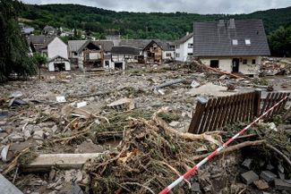 Последствия ливней и потопа в городке Шульд на реке Ар в Германии. 15 июля 2021 года