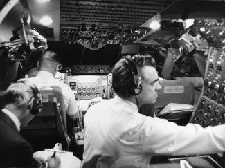Экипаж в кабине Boeing 747 во время испытательного полета. 1969 год