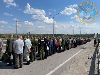 Главное управление разведки Министерства обороны Украины 29 июня опубликовало фотографию обмена пленными между Россией и Украиной. Оно не уточнило, где именно было сделано фото и кто на нем изображен — украинцы или россияне.