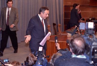 Министр иностранных дел России Андрей Козырев во время пресс-конференции, 1 декабря 1992 года