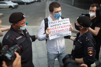 A demonstrator pickets in support of Ivan Safronov in Lubyanka Square on July 7, 2020