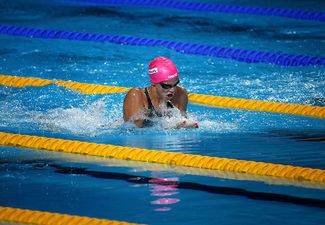 Юлия Ефимова после дисквалификации получила золото и бронзу на соревнованиях по плаванию на XVI чемпионате мира по водным видам спорта в Казани. 9 августа 2015