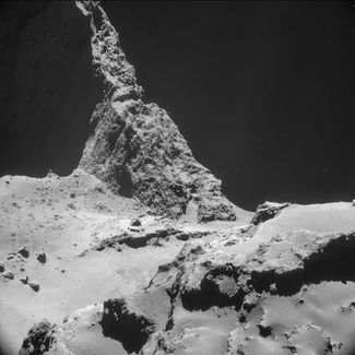 Фотография с расстояния примерно в 7,7 километра от поверхности кометы. 28 октября 2014 года