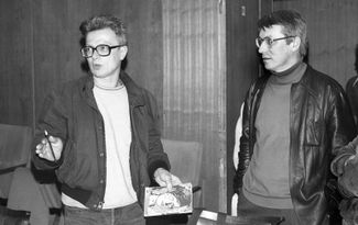 Писатели Эдуард Лимонов (слева) и Владимир Бондаренко. 1989 год