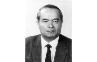 Ислам Абдуганиевич Каримов — член политбюро ЦК КПСС, первый секретарь ЦК Компартии Узбекистана, президент Узбекской ССР. 1 июля 1990 года
