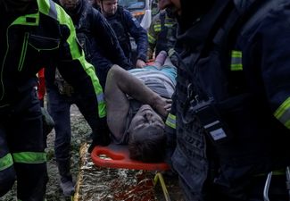 Rescue of a resident of a destroyed house in Kharkov from the rubble