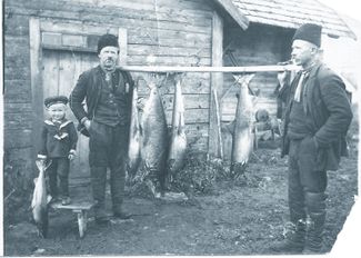 Fishermen with their salmon catch. Krustpils Parish, 1920s.