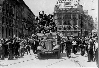 Volunteers in Madrid during the Spanish Civil War.