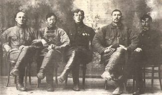 Иван Строд (в центре), 1925 год