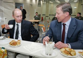 Vladimir Putin and Sergei Ivanov in the GRU canteen. Moscow, November 8, 2006