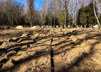 The temporary cemetery in the Yalovshchinsky Forest