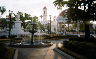 Собор Непорочного Зачатия был выстроен на главной площади Сьенфуэгоса в 1833 году как скромная приходская церковь нового поселения