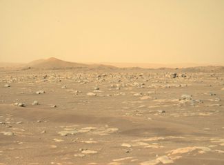 Фотография Марса, снятая одной из двух камер Mastcam-Z, установленных на ровере. 2 марта 2021 года