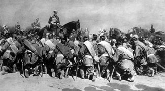 Император Николай II осматривает войска в 1915 году