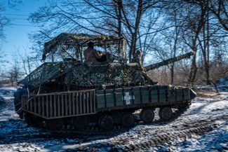 Украинский танк на передовой под Бахмутом