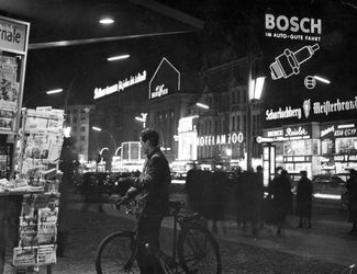 Киоск на бульваре Курфюрстендамм. Западный Берлин, 1955 год