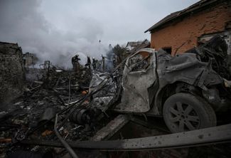 Пепелища частных домов в Днепре, уничтоженных в результате российского обстрела. По данным полиции Днепропетровской области, разрушено семь домов, есть пострадавшие