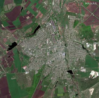 Спутниковый снимок, показывающий, каким Бахмут был 15 мая 2022 года. В те дни линия фронта находилась примерно в 30 километрах от города