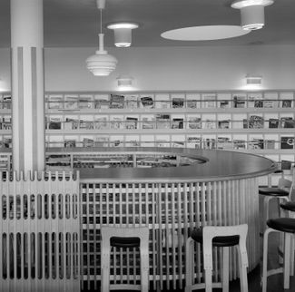 Библиотека в Рованиеми, Финляндия. Спроектирована Алваром Аалто в 1965 году