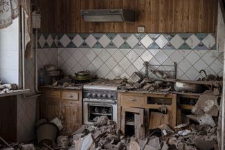 Квартира одного из жилых домов в Марганце Днепропетровской области после попадания в дом российского снаряда