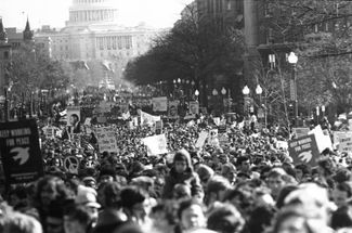 Мораторий на прекращение войны во Вьетнаме — антивоенный марш в Вашингтоне, прошедший 15 ноября 1969 года возле Капитолия