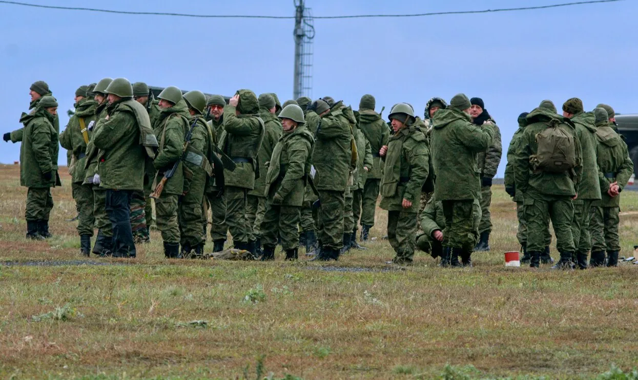 Власти уже почти два года «амнистируют» преступников за участие в войне.  Теперь этот механизм прописан в УК — и касается сотен преступлений (даже  геноцида!) Вот 350 статей УК, вину по которым можно