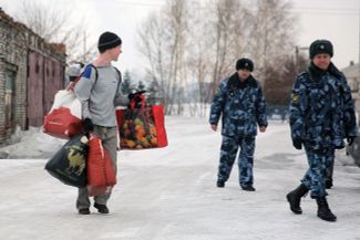 Ильдар Дадин выходит из колонии, Алтайский край, 26 февраля 2017 года