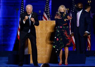 Джо и Джилл Байдены отмечают победу на президентских выборах. Уилмингтон, Делавэр. 7 ноября 2020 года