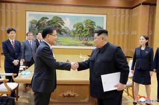 Ким Чен Ын на встрече с представителями президента Южной Кореи. 6 марта 2018 года