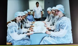 Ученицы пансиона воспитанниц СК во время трудовой практики в госпитале для «ветеранов войн». Группа пансиона во «Вконтакте»