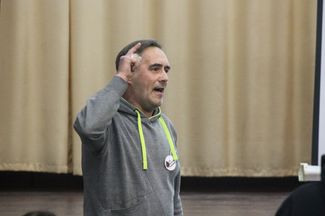 Sergey Yelfimov makes a point during elections for Komi Voityr delegates. October 10, 2019