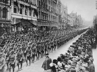 Марш австралийских войск в Мельбурне в начале Первой мировой войны