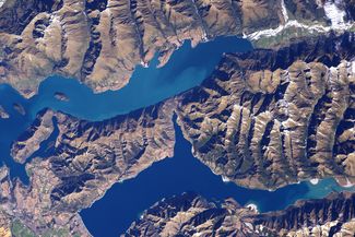 Озера Уанака (сверху) и Хавеа. Новая Зеландия