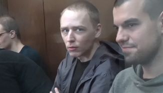 Дмитрий Полетаев (в центре) в суде, 8 мая 2018 года
