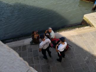 Туристы, варившие кофе на мосту Риальто