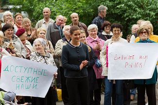 Maria Gaidar attends a demonstration by a group of locals in an area of Moscow. August 11, 2014.