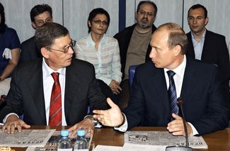 Путин и главред «Комсомольской правды» Владимир Сунгоркин — президент приехал поздравить сотрудников «КП» с 80-летием издания. 23 мая 2005 года