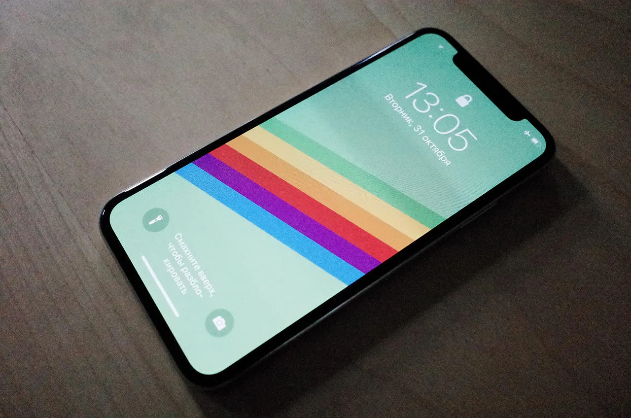 Сутки с iPhone X. Первые впечатления Как он лежит в руке? С FaceID проблем  нет? А «челка» не мешает? — Meduza