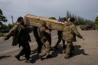 ЧВК Вагнера передала Украине тело, как утверждается, бывшего американского военнослужащего Николаса Маймера, погибшего в Бахмуте, где он воевал в качестве добровольца на стороне ВСУ