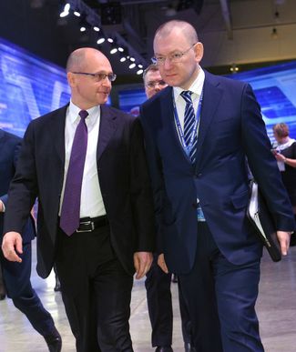Sergey Kiryenko and Andrey Yarin (right) at United Russia’s party congress in December 2018