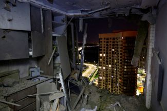 Вид на Киев из квартиры, разрушенной одним из российских беспилотников