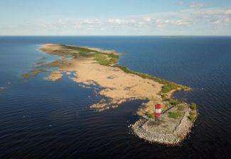 This summer in St. Petersburg there is only talk of Karige Island. Due to the failure of GPS, this is now one of the most “visited” points on the map by citizens