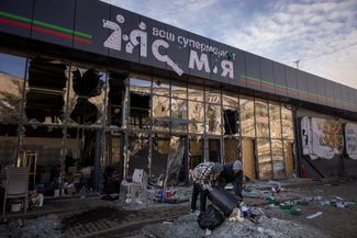 Супермаркет в Константиновке после ракетного удара