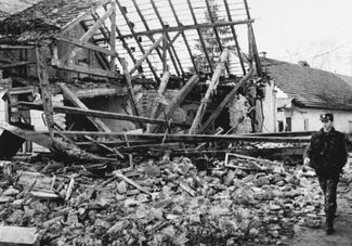 Дом в хорватском городе Карловац, который в конце 1991 года сильно пострадал от бомбардировок и артиллерийских обстрелов со стороны армии Югославии. 30 декабря 1991 года
