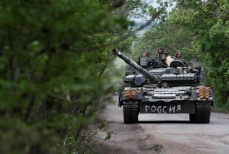 Бойцы пророссийских войск в Донецкой области