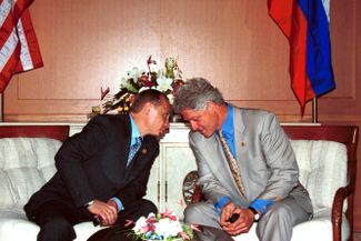 Vladimir Putin and Bill Clinton meet at the G8 summit in Okinawa on July 28, 2000