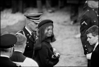 Жаклин Кеннеди на похоронах Джона Кеннеди. Арлингтон, США. 25 ноября 1963 года
