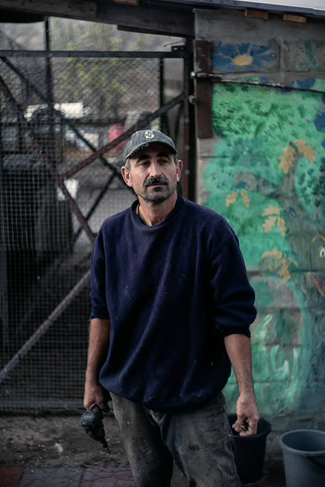 Виктор и Лариса сами восстанавливают свой дом и хозяйство