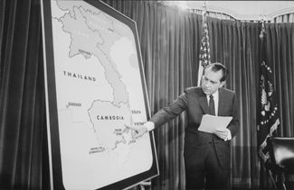 Президент США Ричард Никсон на пресс-конференции объявляет о начале так называемой камбоджийской кампании — вводе американских и южновьетнамских войск в Камбоджу для помощи местной армии в боях с Северным Вьетнамом. 30 апреля 1970 года