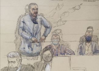 Рисунок из зала суда, сделанный 2 ноября 2021 года. Подсудимые Мохамед Абрини, Мохамед Амри и ключевой подсудимый Салах Абдесалам во время заседания по делу о терактах 13 ноября.